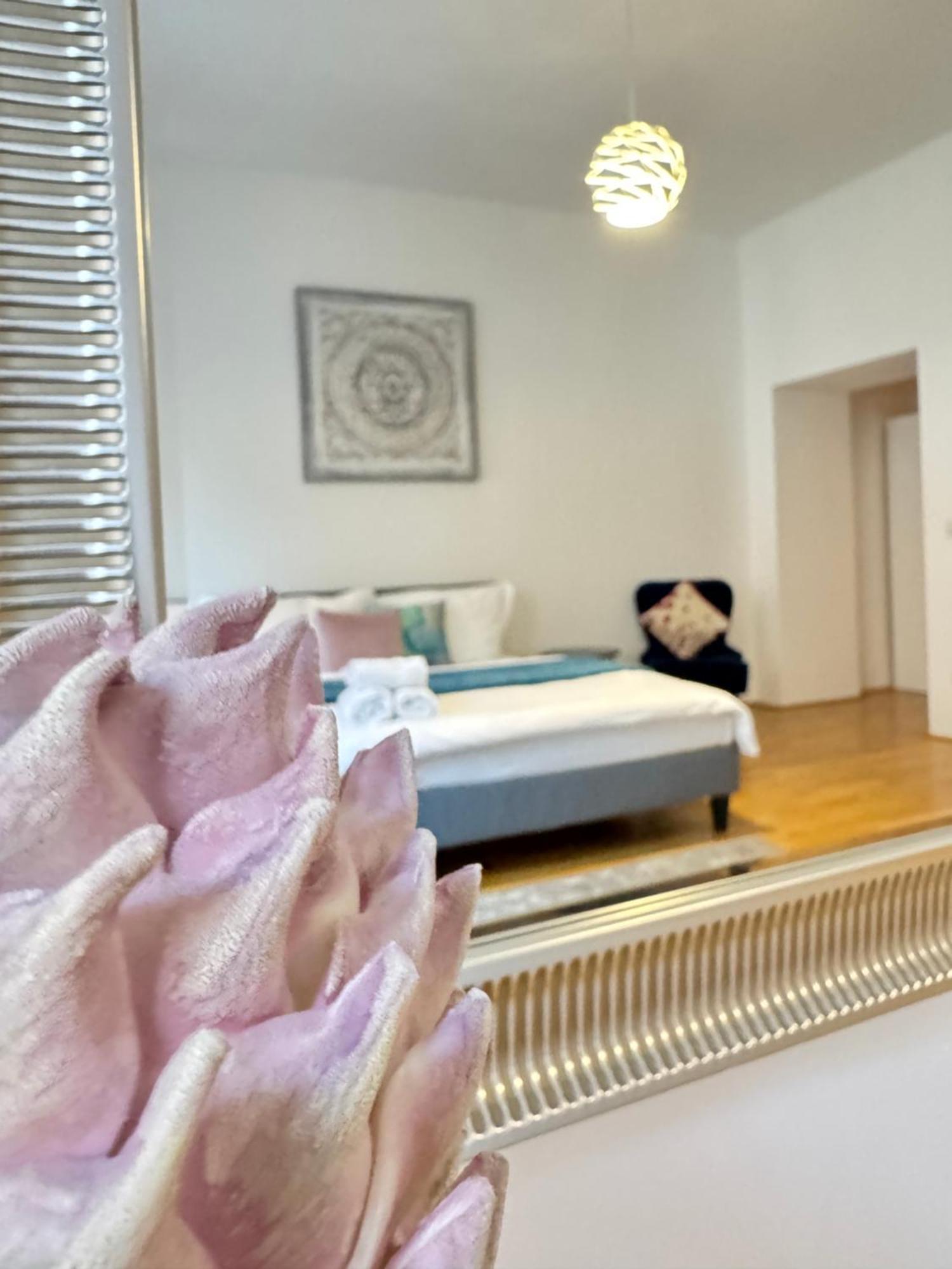 Charming Flat & Balcony Near Station L Bg5 Appartement *