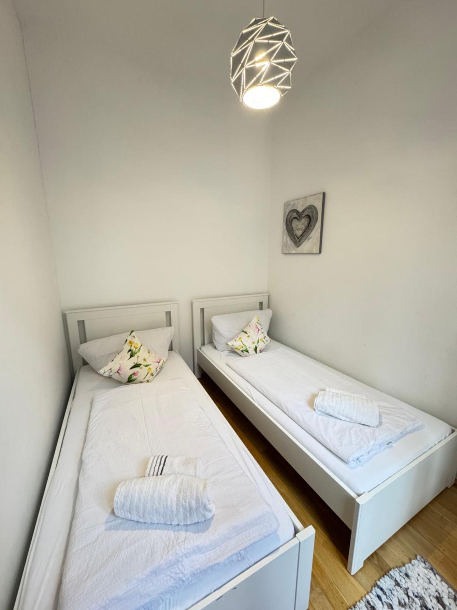 Apartment Charming Flat & Balcony Near Station L Bg5 Wien