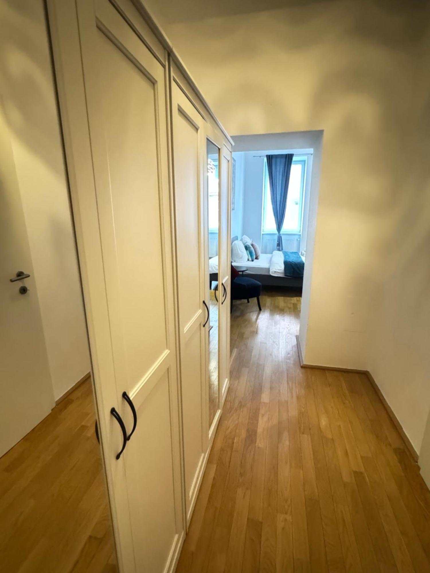 Apartment Charming Flat & Balcony Near Station L Bg5 Wien