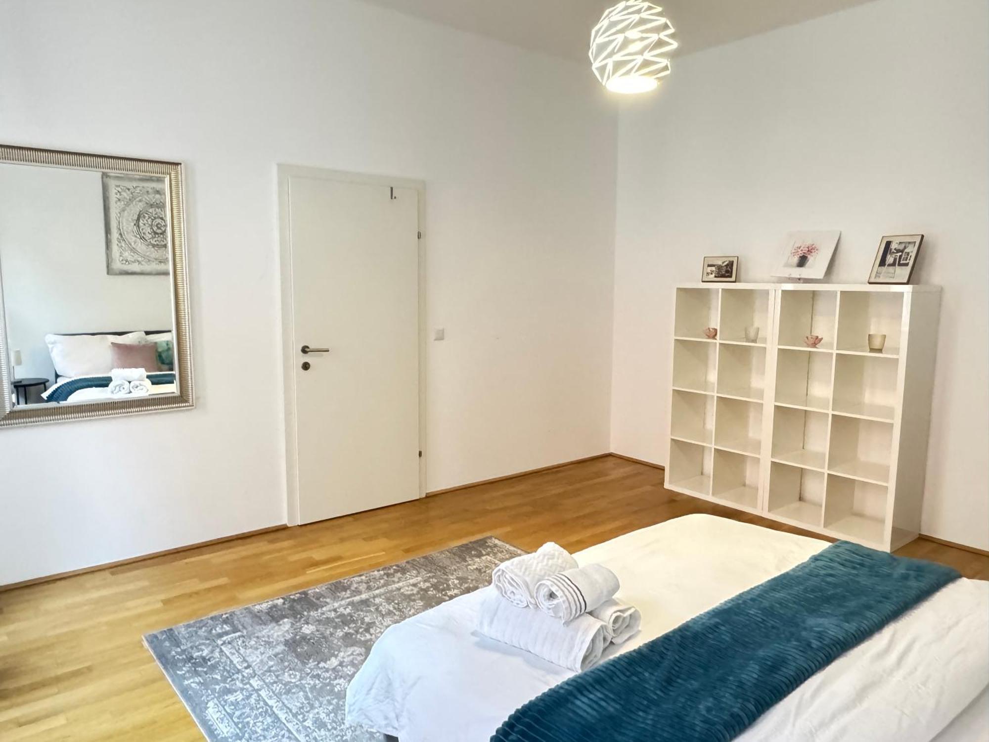 Charming Flat & Balcony Near Station L Bg5